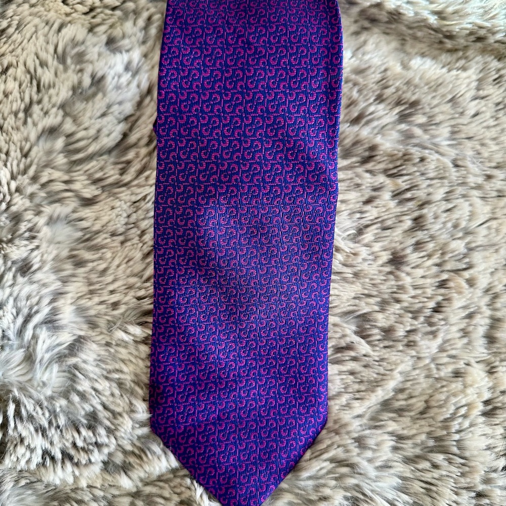 Elegant Purple Patterned Tie